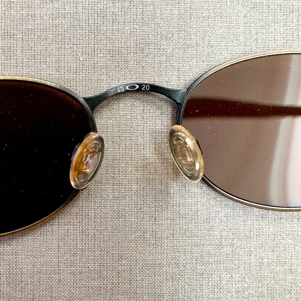 Polarised Oakley glasses - versatile and suits most smaller faces
